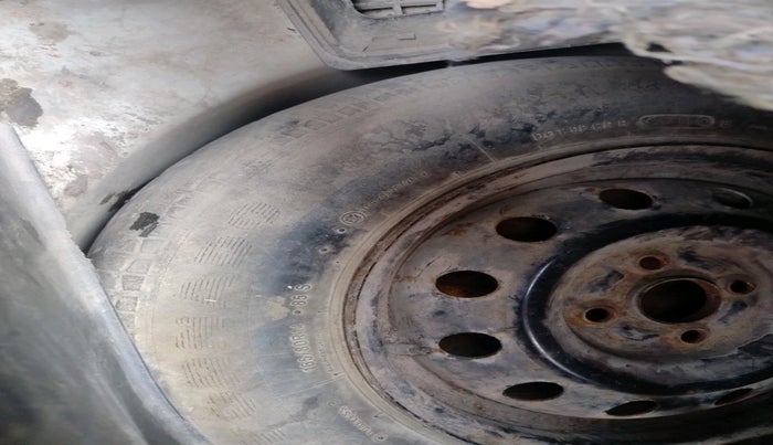 2011 Maruti Swift VXI, Petrol, Manual, 48,819 km, tyre