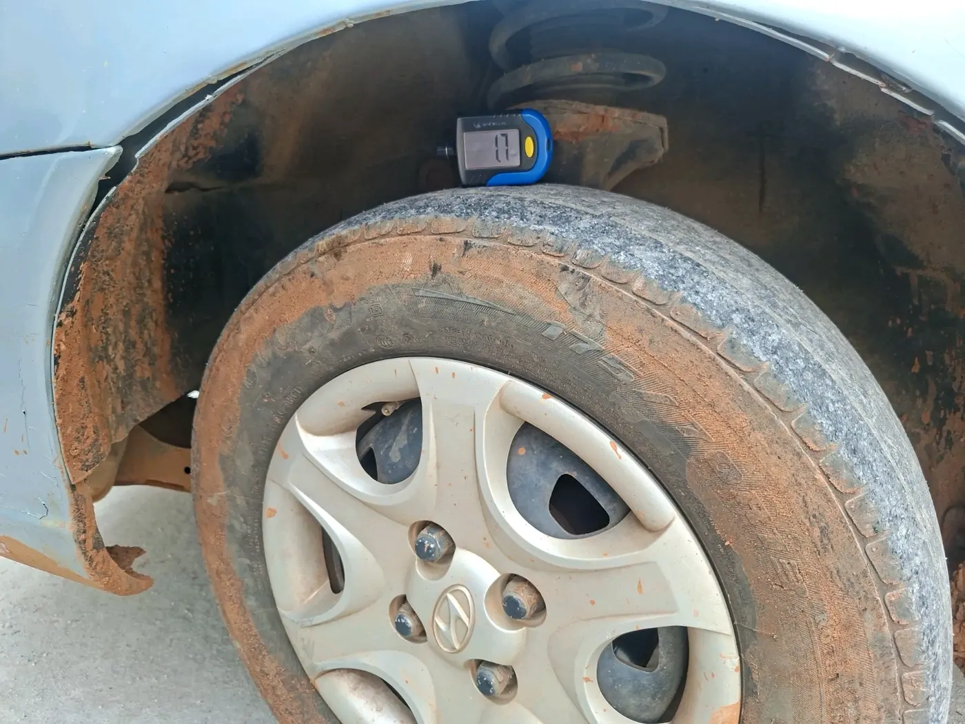 2003 Hyundai Accent EXECUTIVE, Petrol, Manual, 1,85,318 km, tyre