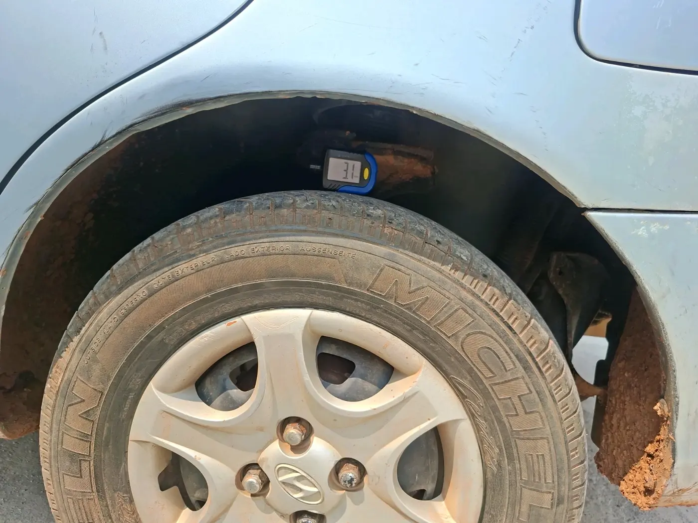 2003 Hyundai Accent EXECUTIVE, Petrol, Manual, 1,85,318 km, tyre