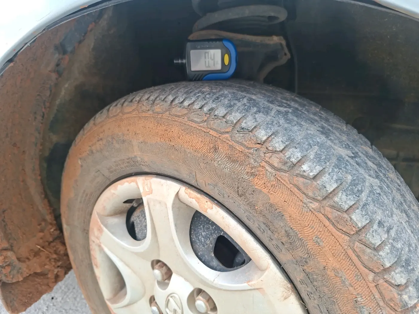 2003 Hyundai Accent EXECUTIVE, Petrol, Manual, 1,85,318 km, tyre