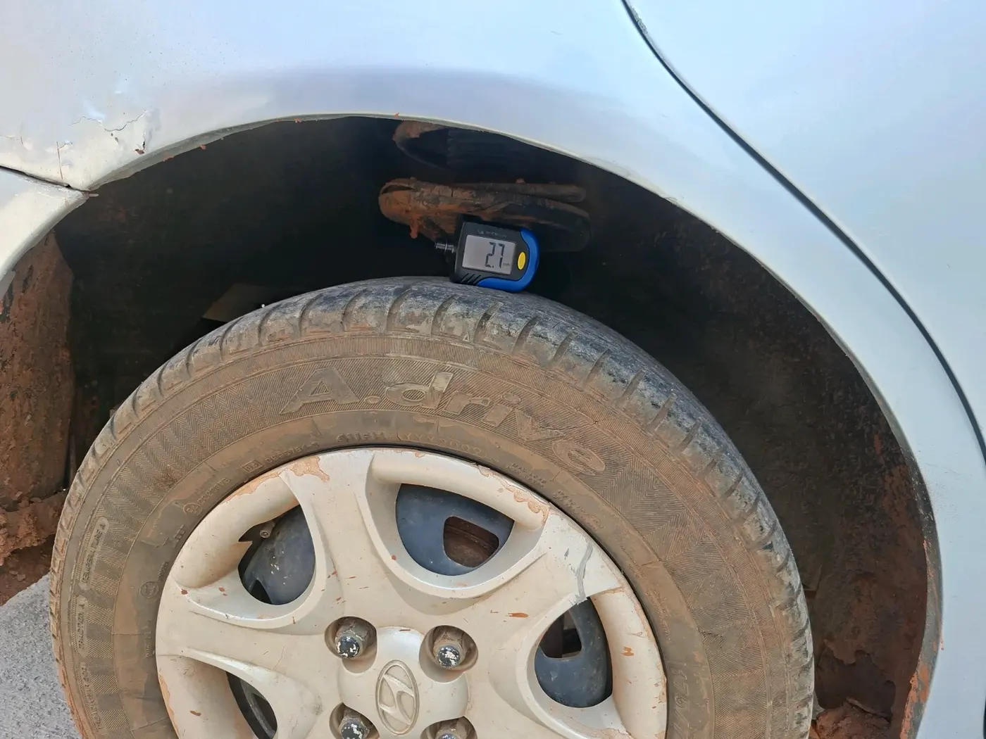 2003 Hyundai Accent EXECUTIVE, Petrol, Manual, 1,85,318 km, tyre