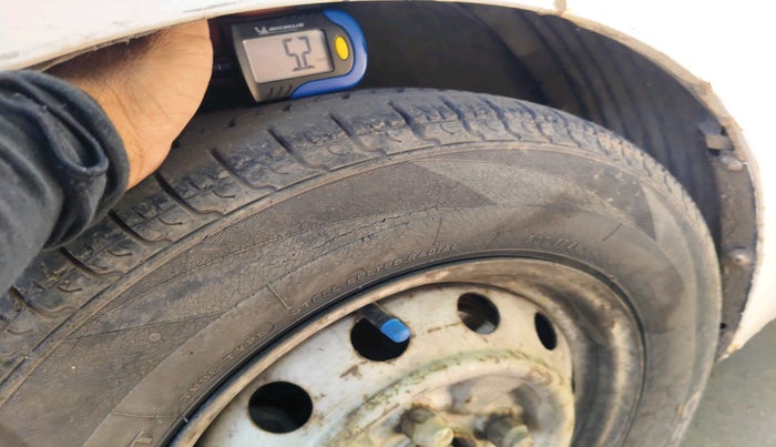 2011 Hyundai Eon ERA, CNG, Manual, 1,84,432 km, tyre