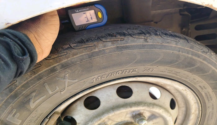 2011 Hyundai Eon ERA, CNG, Manual, 1,84,432 km, tyre