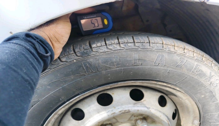 2011 Hyundai Eon ERA, CNG, Manual, 1,84,432 km, tyre