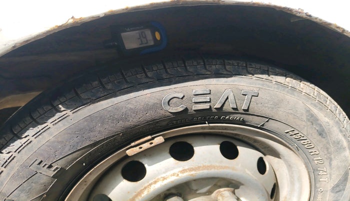 2011 Hyundai Eon ERA, CNG, Manual, 1,84,432 km, tyre