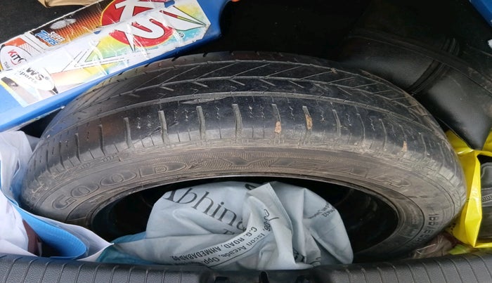 2017 Hyundai Grand i10 ASTA 1.2 KAPPA VTVT, CNG, Manual, 75,966 km, tyre