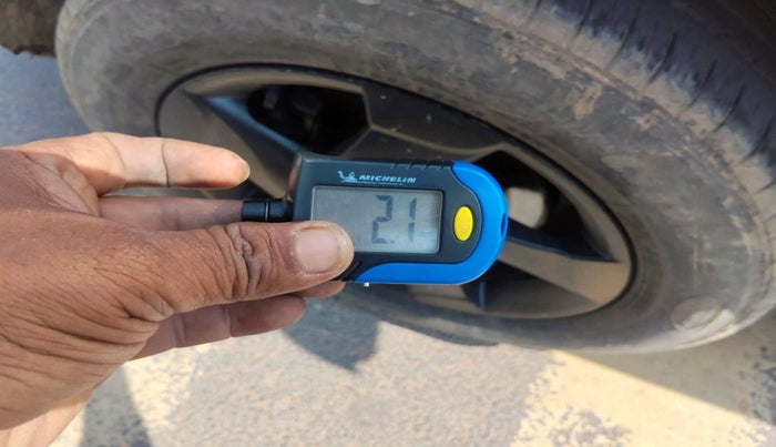 2015 Renault Duster 85 PS RXE DIESEL, Diesel, Manual, 82,800 km, tyre