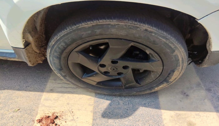 2015 Renault Duster 85 PS RXE DIESEL, Diesel, Manual, 82,800 km, tyre