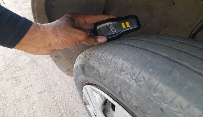 2016 Datsun Go T, Petrol, Manual, 1,08,097 km, tyre