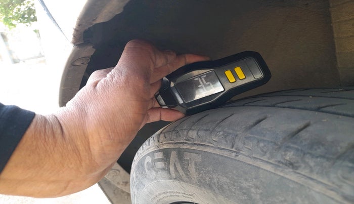 2016 Datsun Go T, Petrol, Manual, 1,08,097 km, tyre