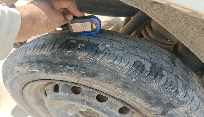 2011 Maruti Eeco 5 STR WITH A/C+HTR, CNG, Manual, 2,29,065 km, tyre