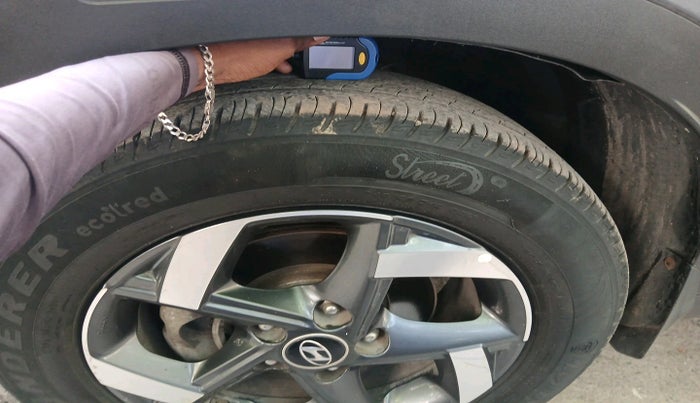 2021 Hyundai VENUE SX PLUS 1.0 TURBO DCT, Petrol, Automatic, 1,02,850 km, tyre