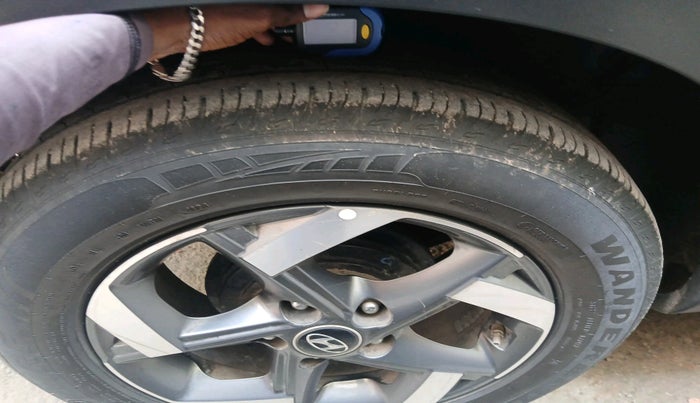 2021 Hyundai VENUE SX PLUS 1.0 TURBO DCT, Petrol, Automatic, 1,02,850 km, tyre