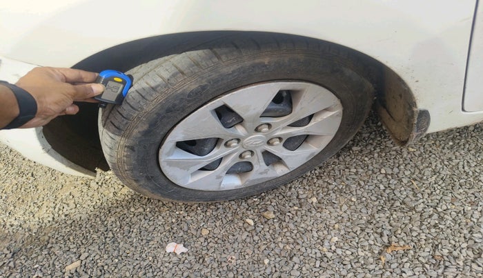 2014 Hyundai Xcent S 1.2, Petrol, Manual, 93,018 km, tyre