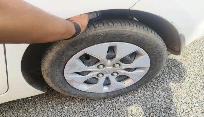 2014 Hyundai Xcent S 1.2, Petrol, Manual, 93,018 km, tyre