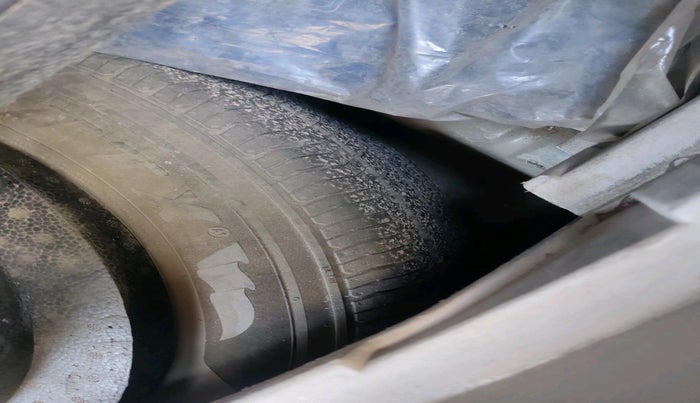 2019 Mahindra XUV300 W6 1.5 DIESEL, Diesel, Manual, 1,30,603 km, tyre