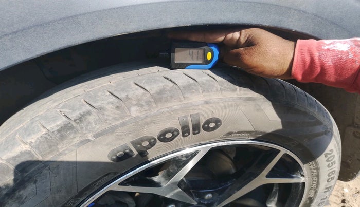 2022 KIA CARENS PRESTIGE 1.5 PETROL 7 STR, Petrol, Manual, 35,270 km, tyre