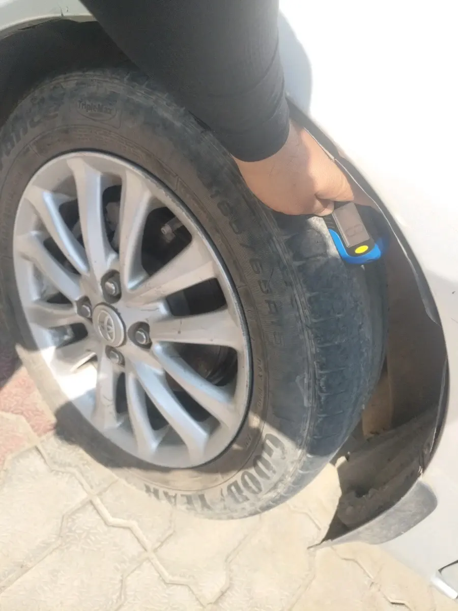 2011 Toyota Etios V, Petrol, Manual, 2,30,061 km, tyre