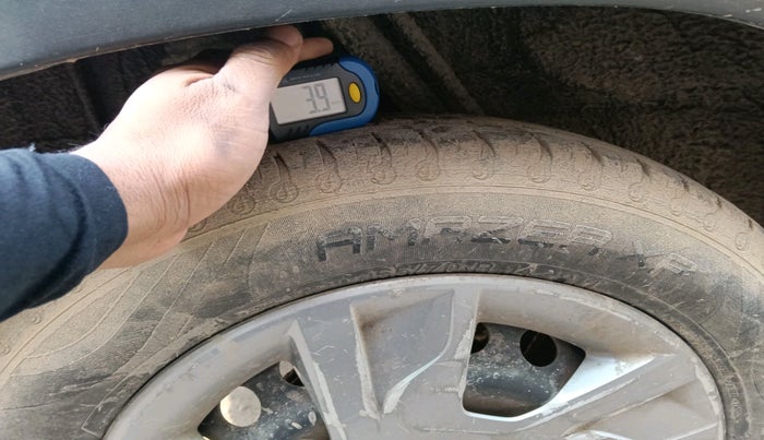 2020 Renault Kwid RXT 1.0 AMT (O), Petrol, Automatic, 65,991 km, tyre