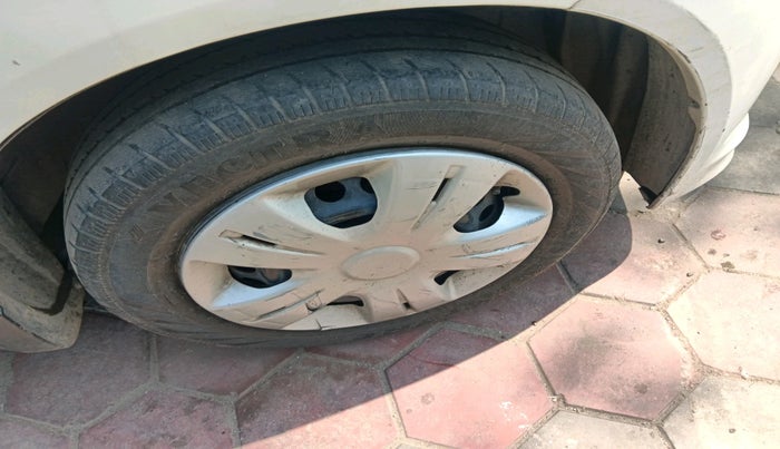 2015 Honda Amaze 1.2L I-VTEC S, Petrol, Manual, 39,358 km, tyre