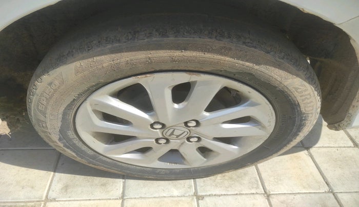 2014 Honda Mobilio 1.5L I-DTEC V, Diesel, Manual, 1,28,533 km, tyre