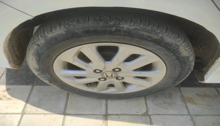 2014 Honda Mobilio 1.5L I-DTEC V, Diesel, Manual, 1,28,533 km, tyre