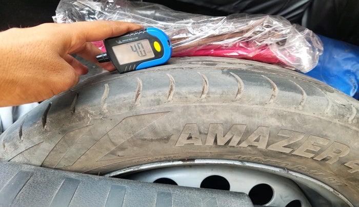 2016 Maruti Swift LXI (O), Petrol, Manual, 60,378 km, tyre