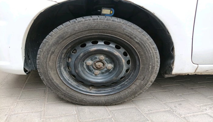 2015 Nissan Micra Active XV, Petrol, Manual, 78,999 km, tyre