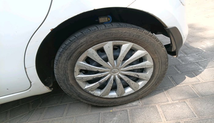 2015 Nissan Micra Active XV, Petrol, Manual, 78,999 km, tyre