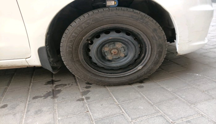 2015 Nissan Micra Active XV, Petrol, Manual, 78,999 km, tyre