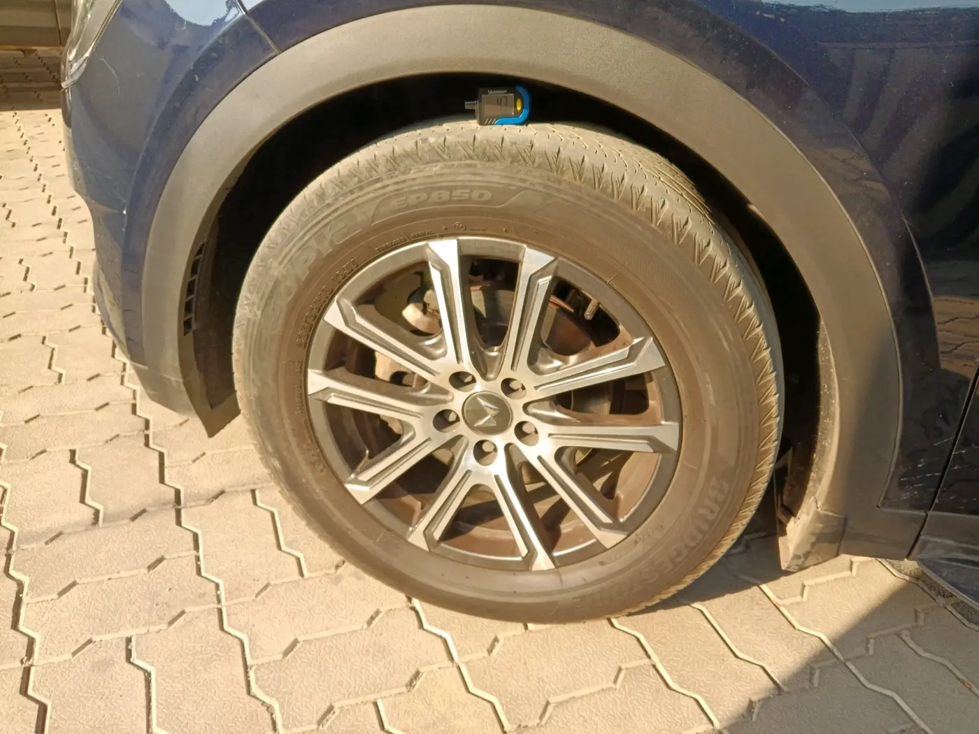 2023 Mahindra XUV700 AX 7 LUXURY D AWD AT 7 STR, Diesel, Automatic, 42,427 km, tyre