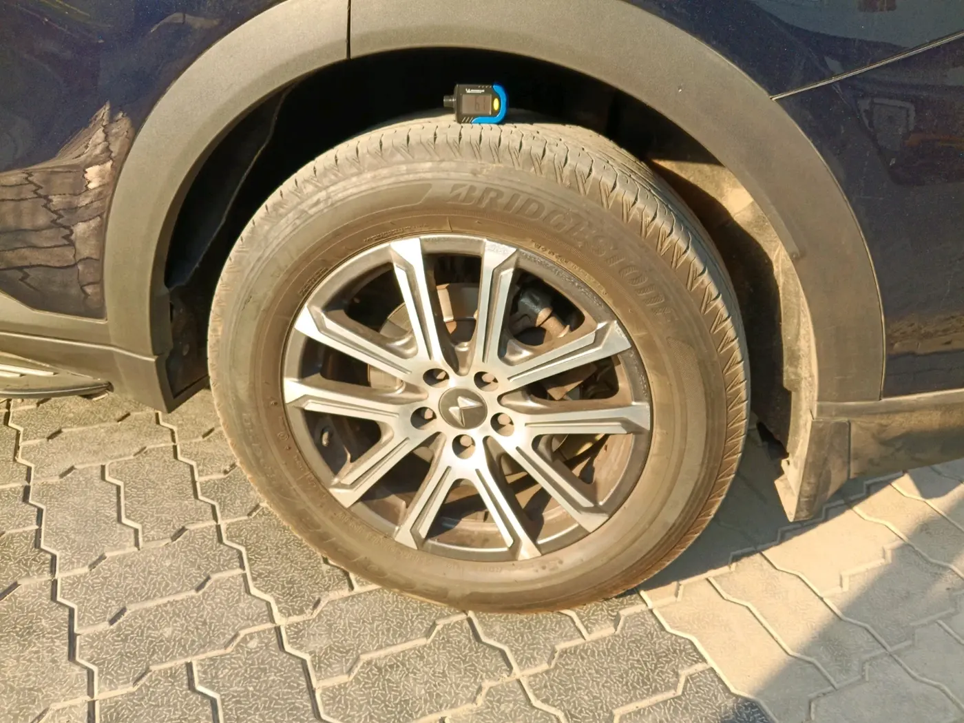 2023 Mahindra XUV700 AX 7 LUXURY D AWD AT 7 STR, Diesel, Automatic, 42,427 km, tyre