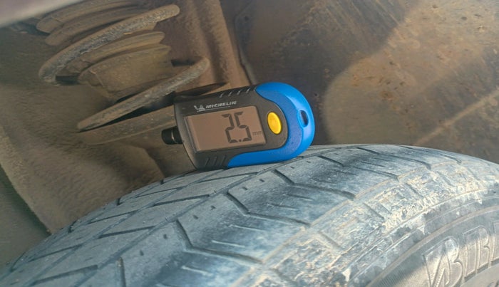 2011 Tata Indica V2 DLS, Diesel, Manual, 1,87,432 km, tyre