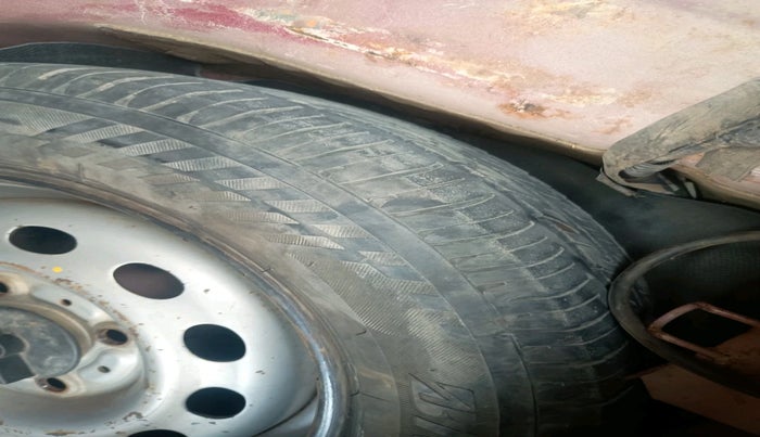 2011 Tata Indica V2 DLS, Diesel, Manual, 1,87,432 km, tyre