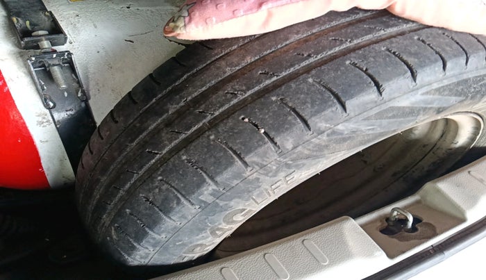 2017 Maruti Celerio VXI CNG, CNG, Manual, 1,37,290 km, tyre