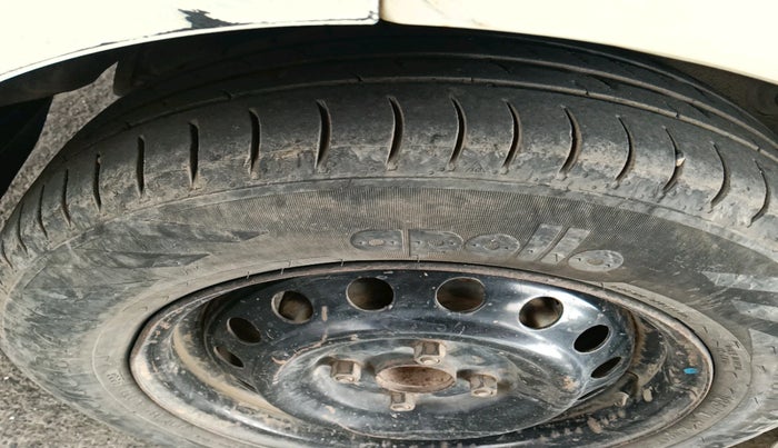 2017 Maruti Celerio VXI CNG, CNG, Manual, 1,37,290 km, tyre