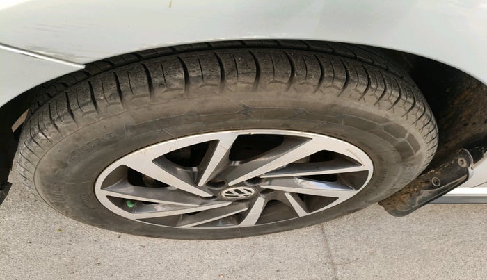 2020 Volkswagen Polo COMFORTLINE 1.0L MPI, Petrol, Manual, 55,904 km, tyre