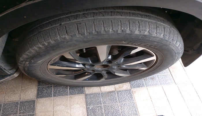 2020 Mahindra XUV500 W11 AT, Diesel, Automatic, 9,51,330 km, tyre