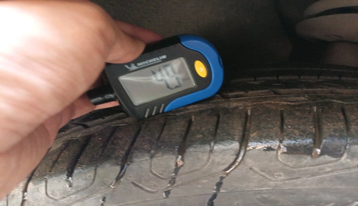 2010 Skoda Laura AMBIENTE 1.9 TDI AT, Diesel, Automatic, 1,13,763 km, tyre