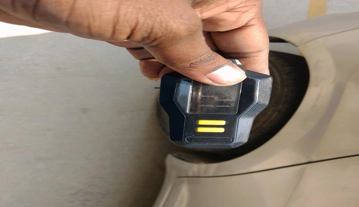 2011 Maruti Swift VXI, Petrol, Manual, 1,32,595 km, tyre