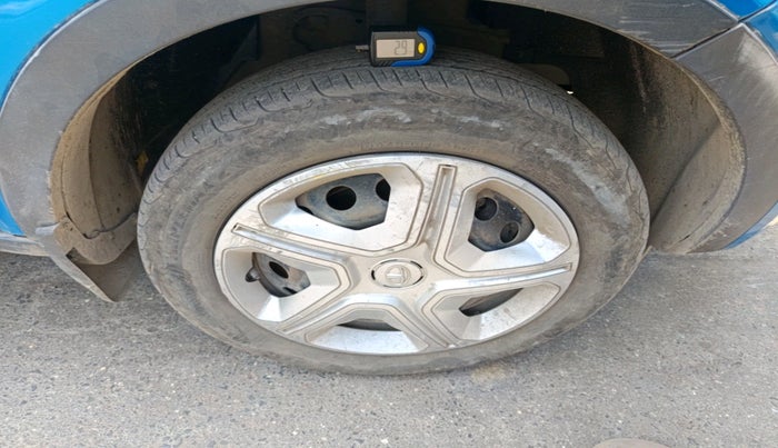 2019 Tata NEXON XM PETROL, CNG, Manual, 76,069 km, tyre