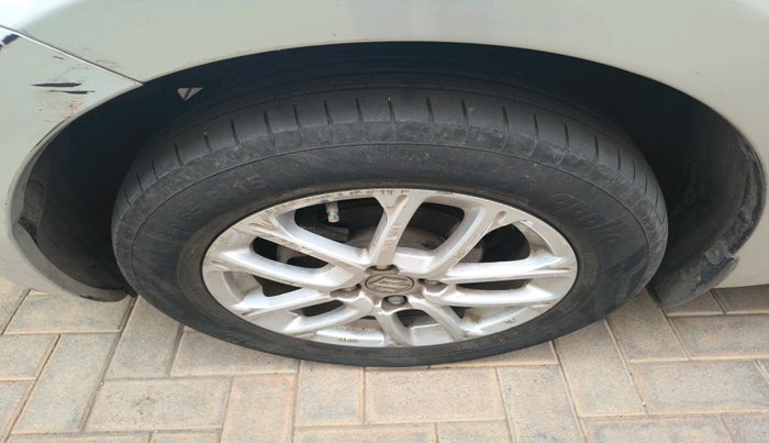 2018 Maruti Swift ZDI AMT, Diesel, Automatic, 1,41,530 km, tyre