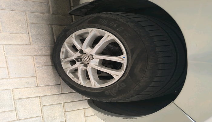 2018 Maruti Swift ZDI AMT, Diesel, Automatic, 1,41,530 km, tyre