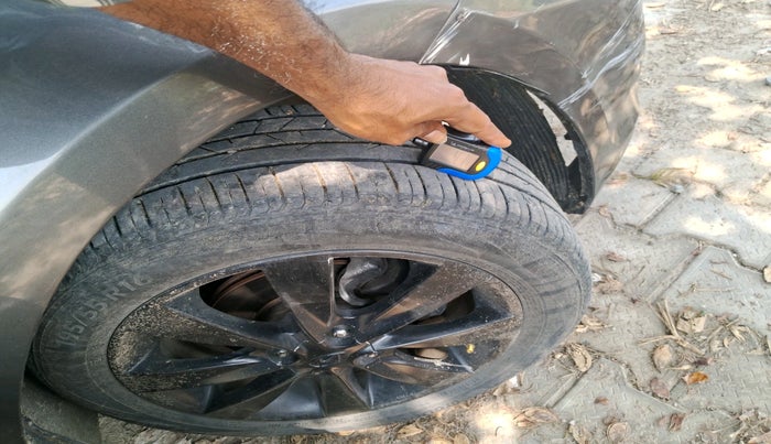 2012 Hyundai Verna FLUIDIC 1.6 CRDI SX AT, Diesel, Automatic, 83,266 km, tyre