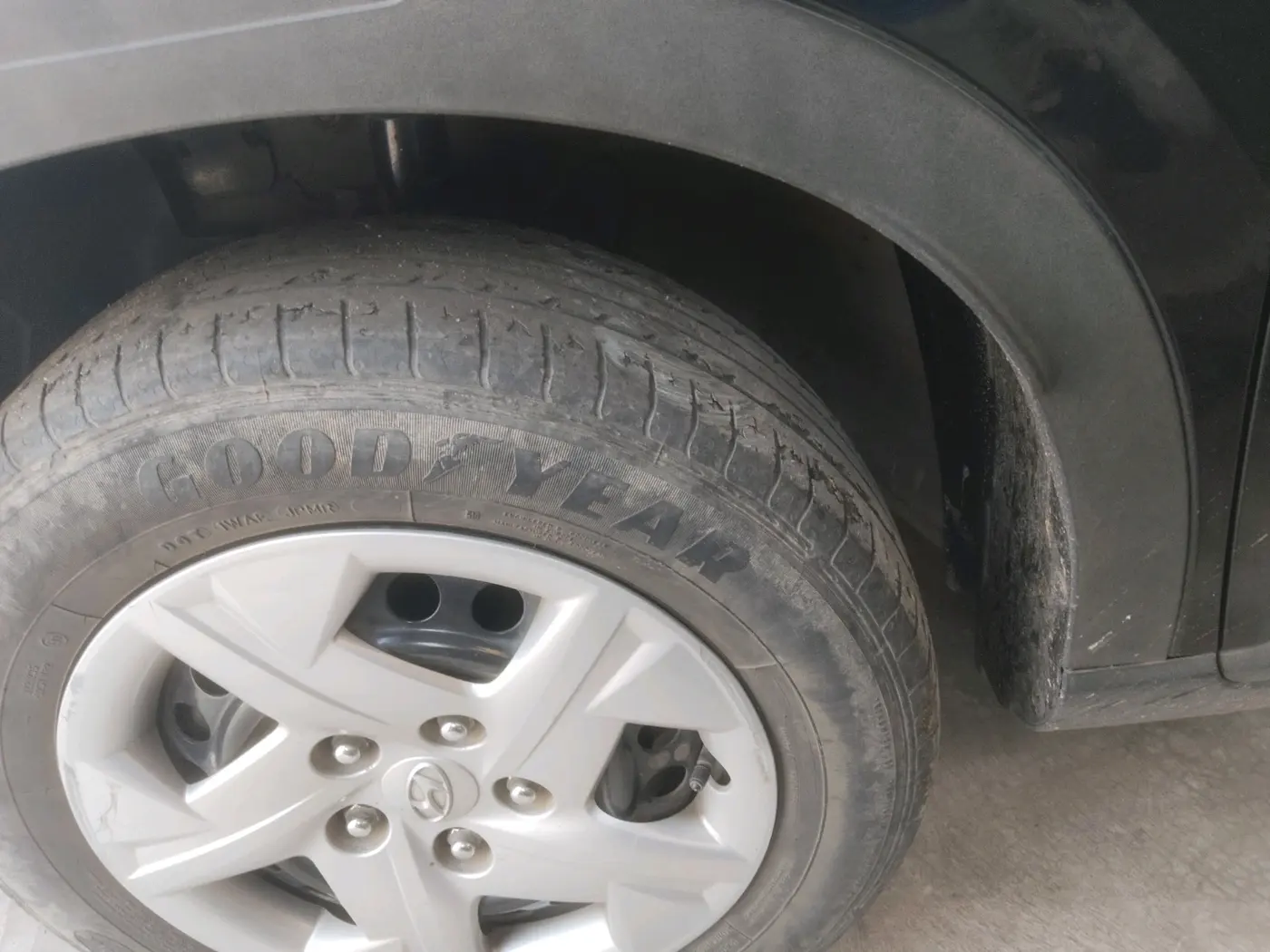 2021 Hyundai VENUE S+ 1.2, Petrol, Manual, 33,991 km, tyre