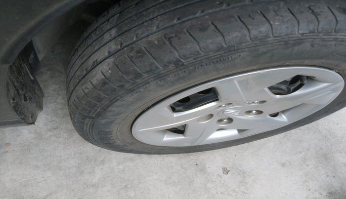 2021 Hyundai VENUE S+ 1.2, Petrol, Manual, 33,991 km, tyre