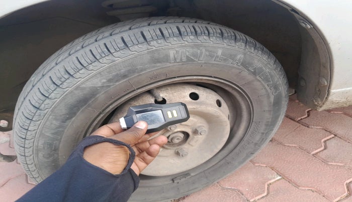 2011 Maruti Alto LXI, CNG, Manual, 1,27,772 km, tyre