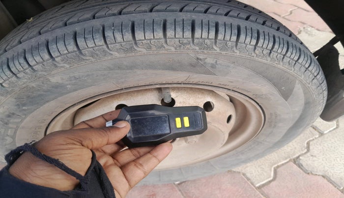 2011 Maruti Alto LXI, CNG, Manual, 1,27,772 km, tyre