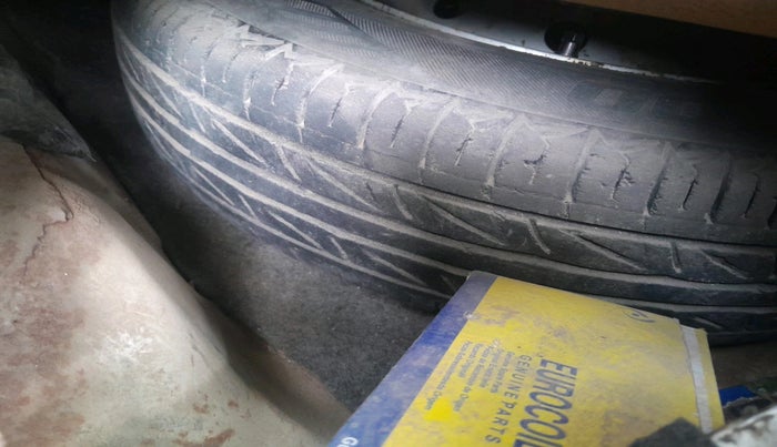 2011 Maruti Alto LXI, CNG, Manual, 1,27,772 km, tyre