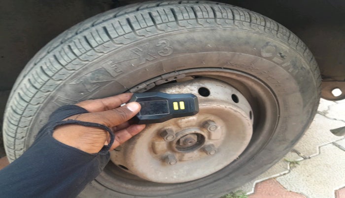 2011 Maruti Alto LXI, CNG, Manual, 1,27,772 km, tyre